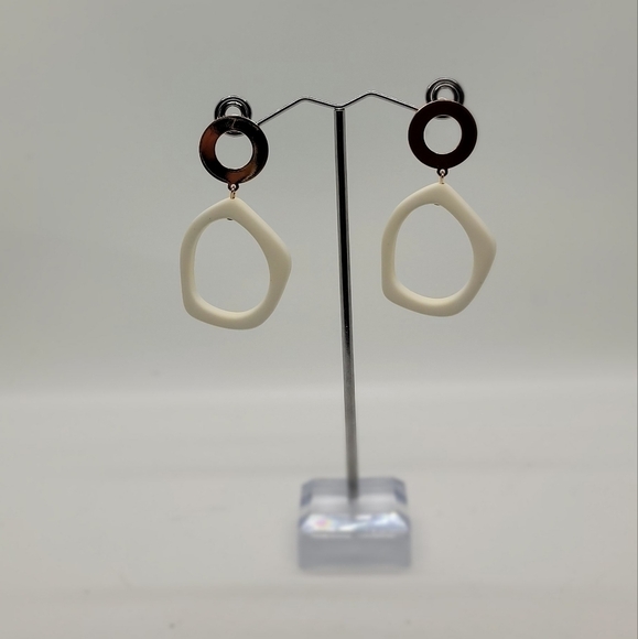 Gold & white drop earrings - Picture 1 of 2